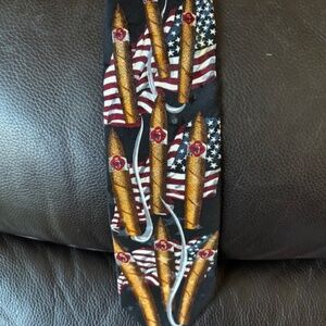 Van Heusen tie- "Smoking Cigars"- NICE